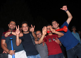 شادی مردم پس از صعود تیم ملی فوتبال به جام جهانی - کرمان