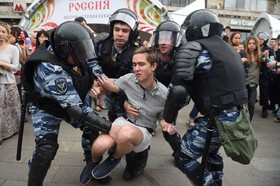 دستگیری صدها تن در تظاهرات ضددولتی روسیه/ رهبر مخالفان به حبس محکوم شد