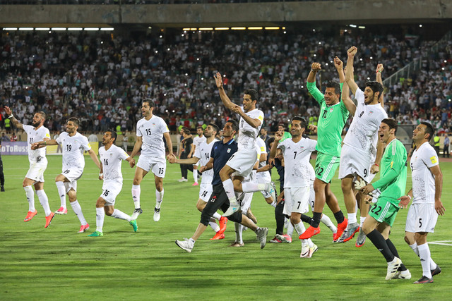 جشن صود به جام جهانی روسیه در پایان بازی ایران و ازبکستان 