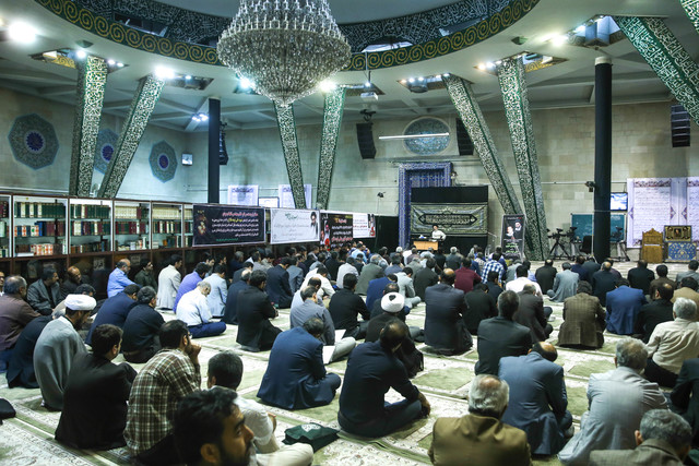 کاهش آسیب های اجتماعی دانشجویان با افزایش انس به نماز کاهش آسیب های اجتماعی دانشجویان با افزایش انس به نماز