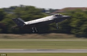 نمایش‌ آکروباتیک جت جنگنده F-35+تصویر