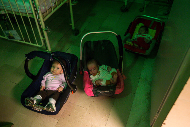 وجود 1600 متقاضی «فرزندخواندگی» در کشور/تنها 20 درصد کودکان شرایط واگذاری به خانواده را دارند