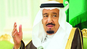 پادشاه عربستان پرچم کشورش را در تیران و صنافیر به اهتزاز درمی‌آورد