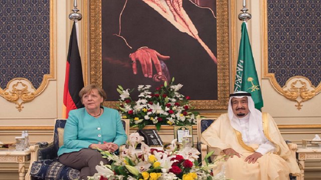 تماس تلفنی پادشاه عربستان و مرکل درباره بحران قطر