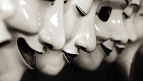 طنز در تلویزیون آدم‌ پوست کلفت می‌خواهد