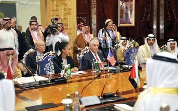 تیلرسون بعد از دیدار با امیر قطر، دوحه را به مقصد واشنگتن ترک کرد
