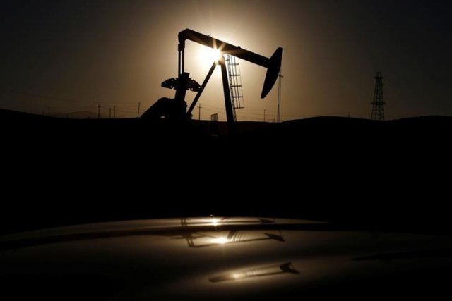 پایان جشن بازار نفت با ریزش ۵ درصدی قیمت‌ها