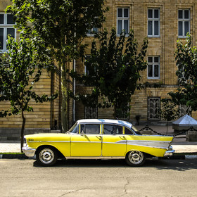 تهران - خیابان ۳۰ تیر - سال ۱۳۹۳
شورلت ایمپالا ( Chevrolet Impala) ساخت آمریکا در سال ۱۹۵۸ معرفی شد.تولید این نسل از شورولت در مدل‌های توسعه یافته تا کنون ادامه دارد.