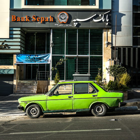 تهران - خیابان بهشتی - سال ۱۳۹۴ 
فیات ۱۳۱ که در سال‌های ۱۹۷۴ تا ۱۹۸۴ توسط شرکت ایتالیایی فیات در تورین، بارسلون اسپانیا، بوگوتا کلمبیا و کازابلانکا مراکش تولید شده‌است.