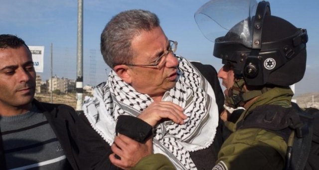 زخمی شدن ۵۰ فلسطینی از جمله مصطفی برغوثی در درگیری با نظامیان صهیونیست