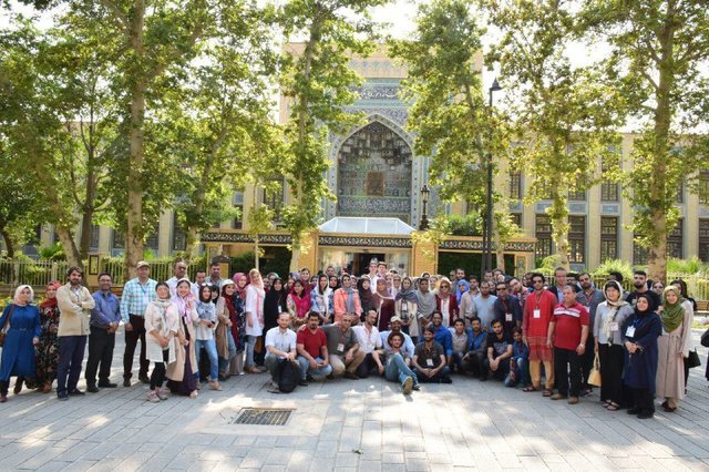 بازدید فارسی‌آموزان از خیابان تاریخی ایران