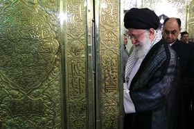 غبارروبی مضجع مطهر حضرت امام رضا (علیه‌السلام) با حضور مقام معظم رهبری