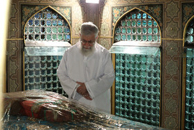 غبارروبی مضجع مطهر حضرت امام رضا (علیه‌السلام) با حضور مقام معظم رهبری