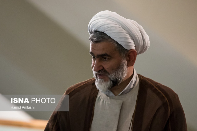 منافع ملی را نباید فدای خیانت چند نفر کرد