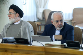 ظریف ( وزیر امور خارجه) و شهیدی ( رییس بنیاد شهید و امور ایثارگران) در جلسه امروز هیات دولت 