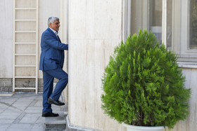 فرهادی ( وزیر علوم و تحقیقات و فناوری ) در جلسه امروز هیات دولت 