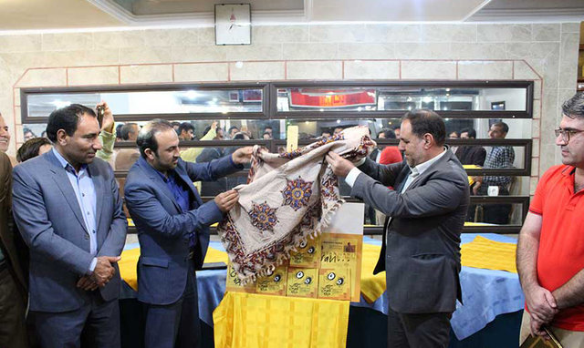 رونمایی از کتاب مجموعه آثار کاریکاتور "احسان گنجی"