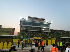 استقبال آبادانی‌ها از استقلال در ورزشگاه نونوار شده