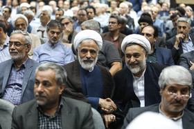 مجید انصاری ، معاون حقوقی رییس جمهور در مراسم ختم مادر علی اکبر محتشمی پور