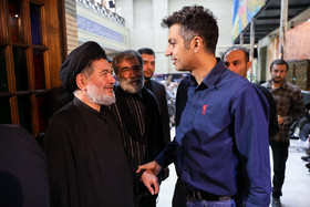 عادل فردوسی پور در مراسم ختم مادر علی اکبر محتشمی پور