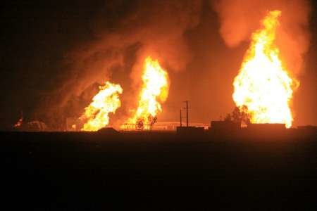 مهار حریق خط لوله انتقال گاز در اهواز/ 9 نفر مصدوم شدند
