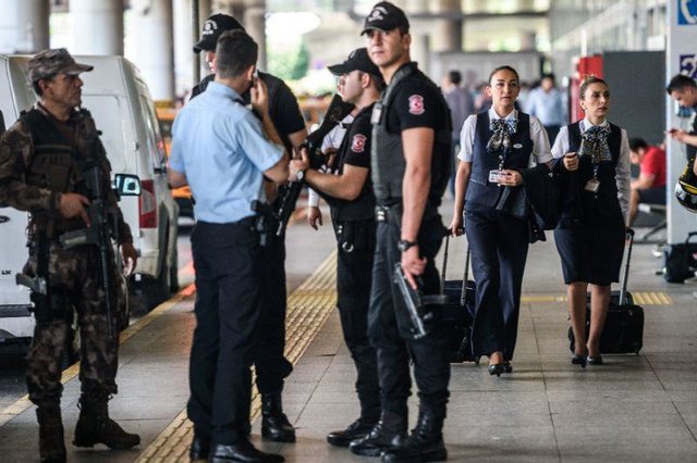 دستور بازداشت ۲۲۸ تن در ارتش و وزارت دادگستری ترکیه به ظن ارتباط با گولن