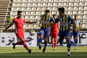 دیدار فوتبال بین تیم‌های گسترش فولاد و سپید رود رشت 