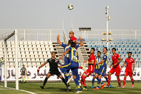 دیدار فوتبال بین تیم‌های گسترش فولاد و سپید رود رشت 