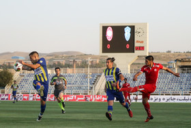 دیدار فوتبال بین تیم‌های گسترش فولاد و سپید رود رشت 