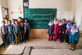 از رییس جمهور آینده خود چه انتظاراتی دارید؟
در روستاهای محروم بیشتر مدرسه بسازند.
بچههای مدرسهای در اهر