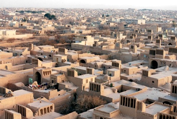8 ساختوساز غیرمجاز در حریم آثار تاریخی اردکان متوقف شد