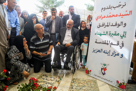 زیارت مزار شهید فرانسوی توسط پدر شهید پس از ۳۰ سال