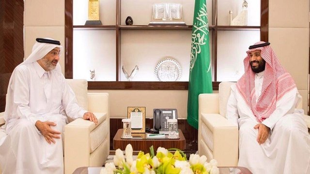 جنجال در قطر در پی سفر یک عضو خاندان حاکم به عربستان و دیدار با ملک سلمان