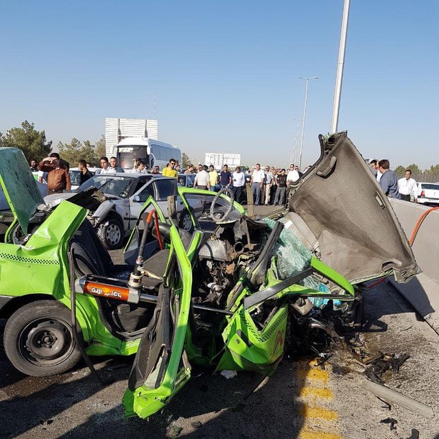تصادف 4 خودرو در اتوبان قم-تهران، منجر به فوت 3 و مصدومیت 6 نفر شد