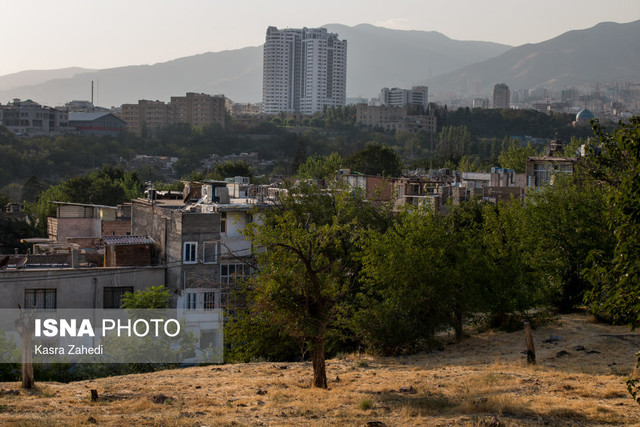 تجمع جمعی از اهالی "ده ونک" مقابل شورای شهر تهران