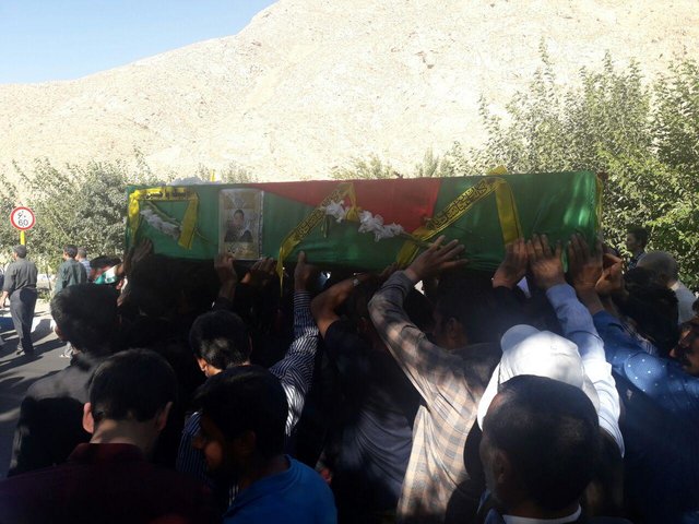 تشییع پیکر یک شهید مدافع حرم در مهدیشهر