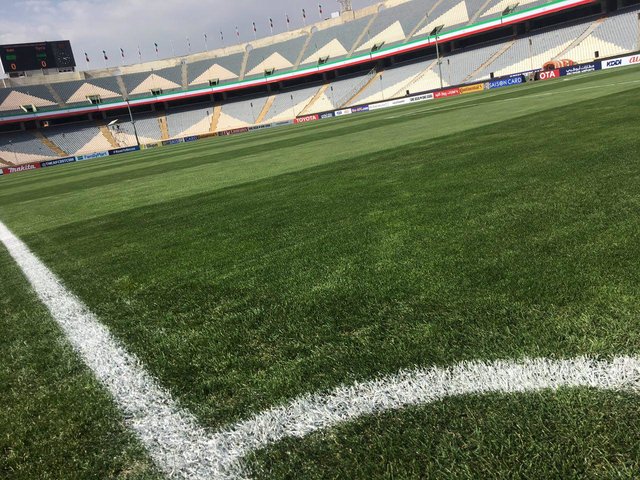 حضور هواداران ایران و سوریه پشت درهای بسته آزادی