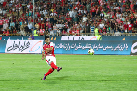 دیدار تیم‌های فوتبال پرسپولیس و پیکان 