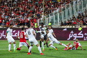 دیدار تیم‌های فوتبال پرسپولیس و پیکان