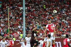 دیدار تیم‌های فوتبال پرسپولیس و پیکان 