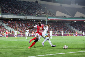 دیدار تیم‌های فوتبال پرسپولیس و پیکان 