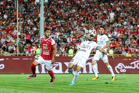 دیدار تیم‌های فوتبال پرسپولیس و پیکان 