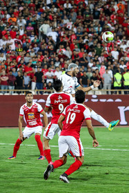 دیدار تیم‌های فوتبال پرسپولیس و پیکان 