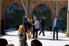 برپایی چادر عزاداری محرم در روستای ده زیار - کرمان