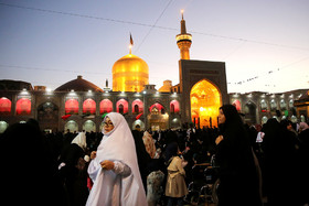 مراسم تعویض پرچم گنبد حرم رضوی در آغاز ماه محرم