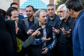 گفت و گوی شهردار تهران با جمعی از مردم در بازار تهران 