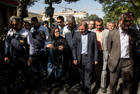 حضور عباس آخوندی وزیر راه و شهر سازی در بازار تهران 