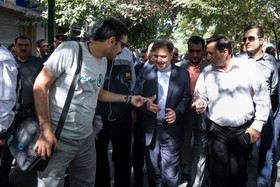 حضور عباس آخوندی وزیر راه و شهر سازی در بازار تهران 