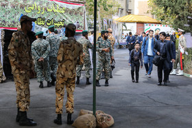 حضور تعدادی از نیروهای ارتش جهت انجام مانور در مراسم آغاز سال تحصیلی جدید در دبیرستان البرز