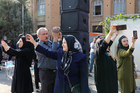 حضور والدین دانش آموزان در مراسم آغاز سال تحصیلی در دبیرستان البرز